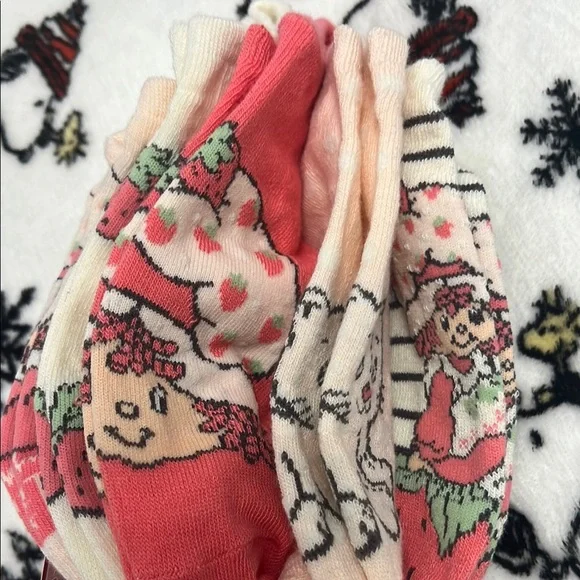 Nwt Adorable Strawberry shortcake Ankle Socks pack of 6 never worn - Picture 3 of 3